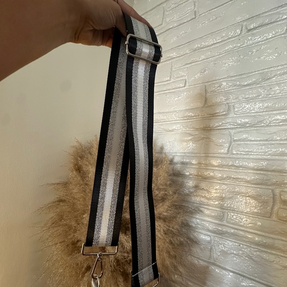 Silver Puffer Crossbody Bag - Picture 4 of 6